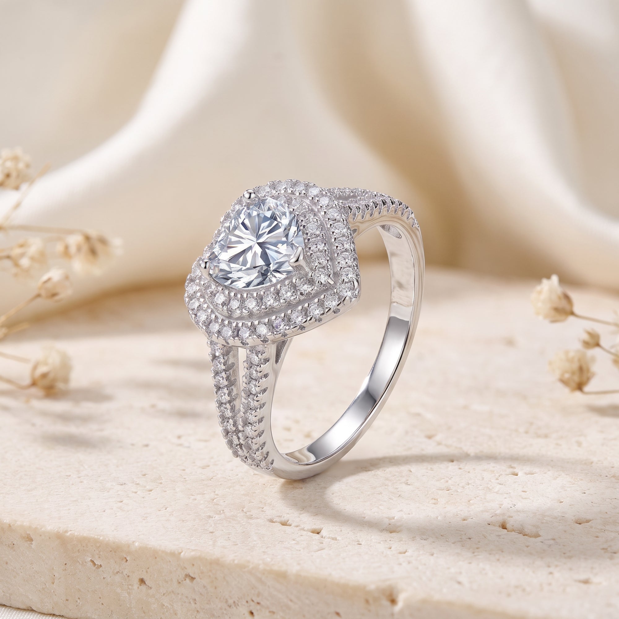 La bague cœur à double halo