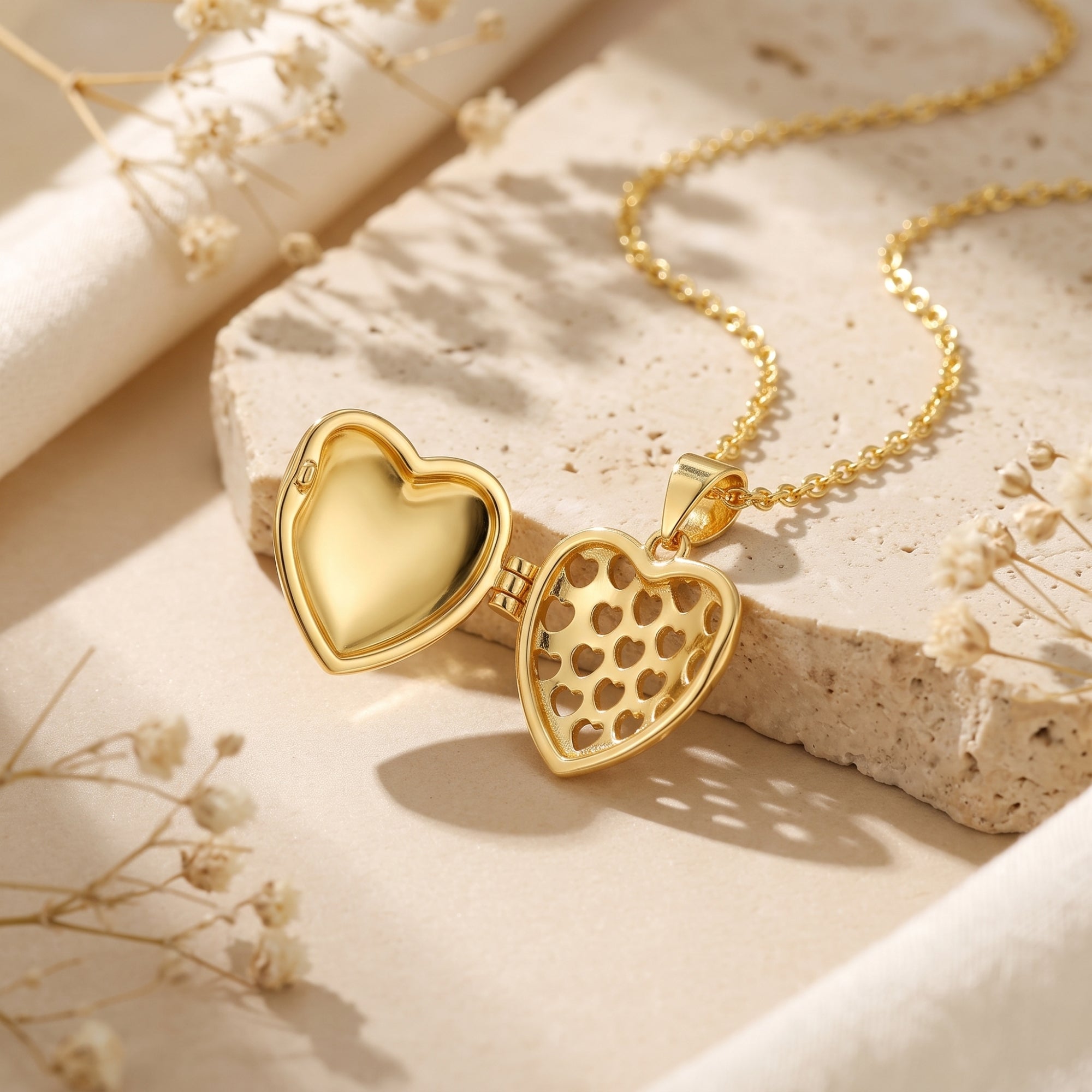 The Ribbed Heart Locket Necklace