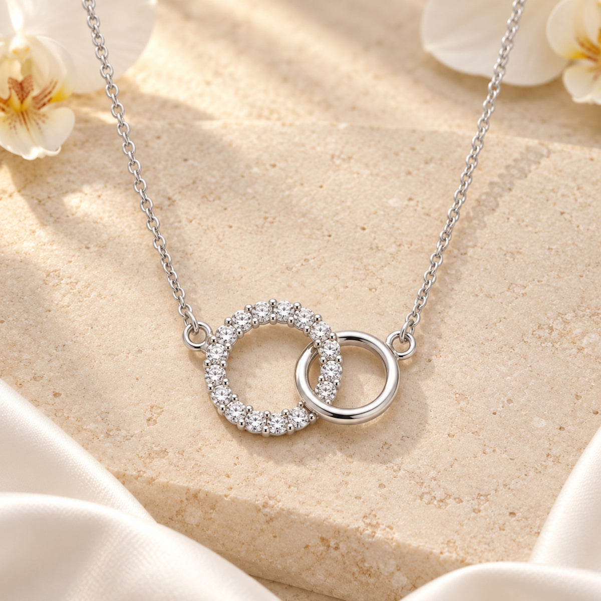 The Interlocking Circle Necklace