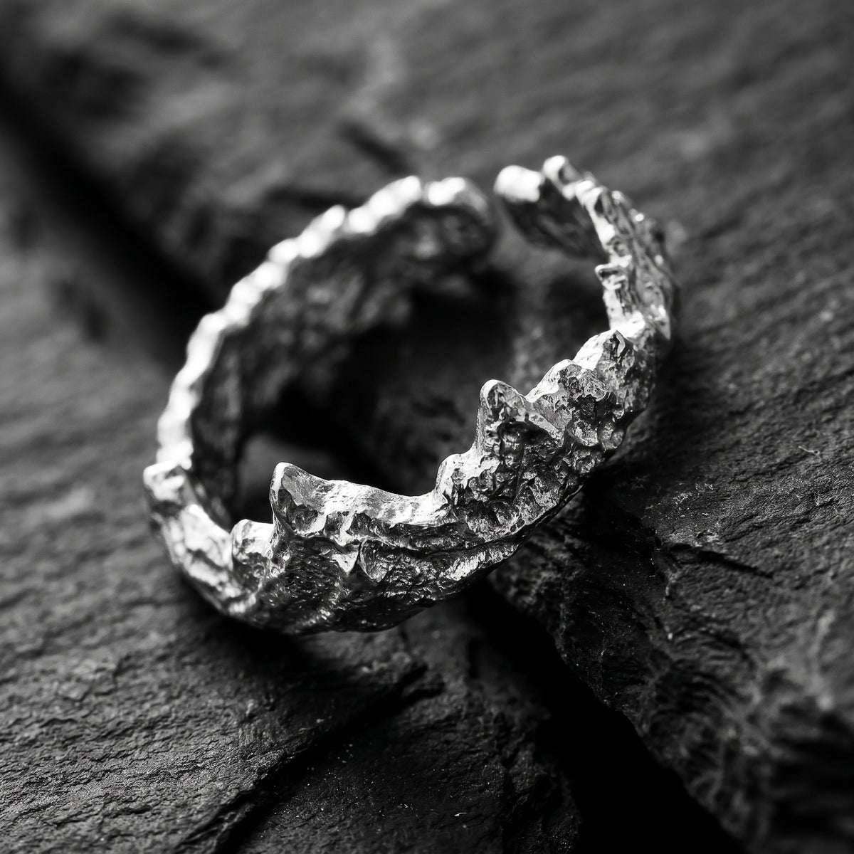 The Mountain Crest Ring