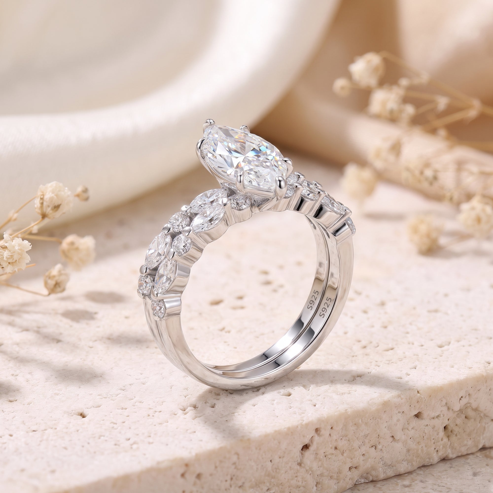La bague emboîtée marquise