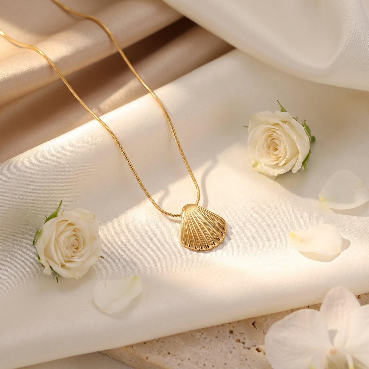 The Scallop Shell Pendant Necklace
