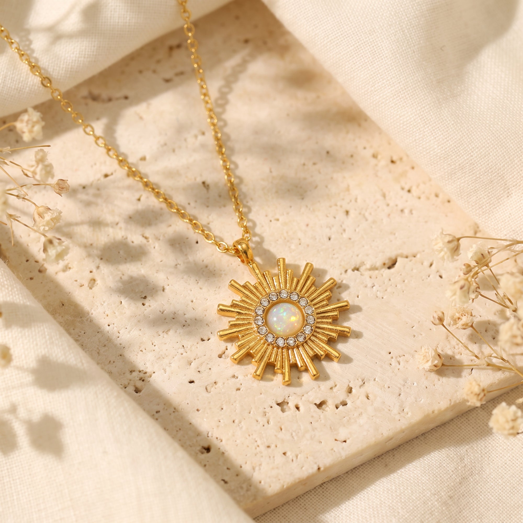 Le collier pendentif Helios en opale