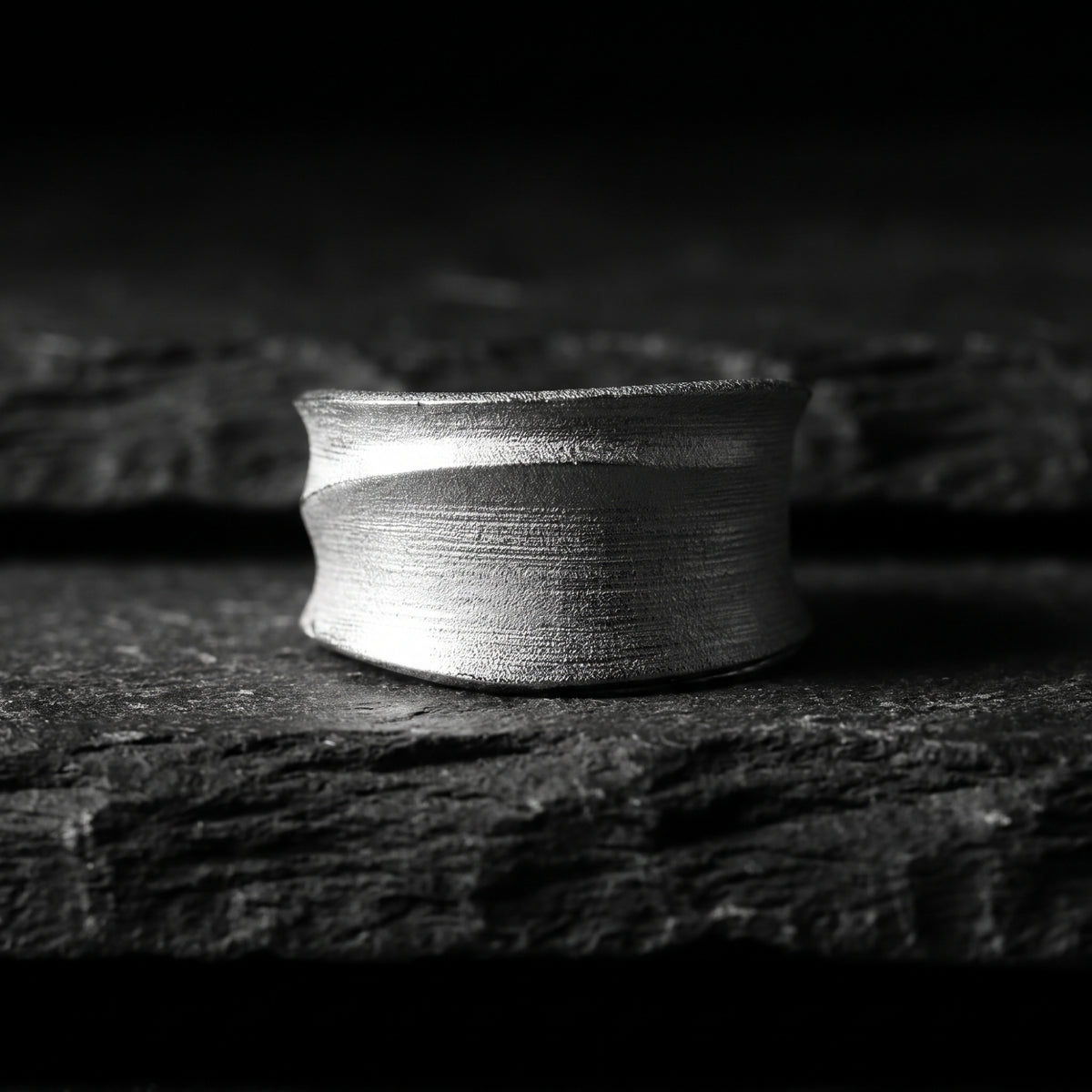 The Brushed Contour Ring
