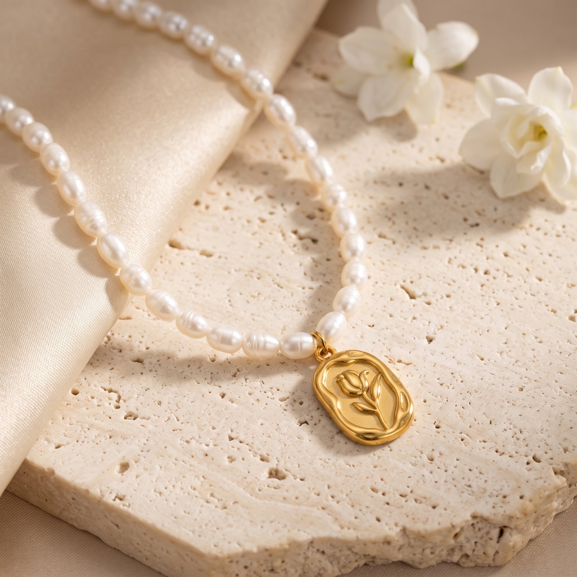 The Rosalinde Pearl Necklace