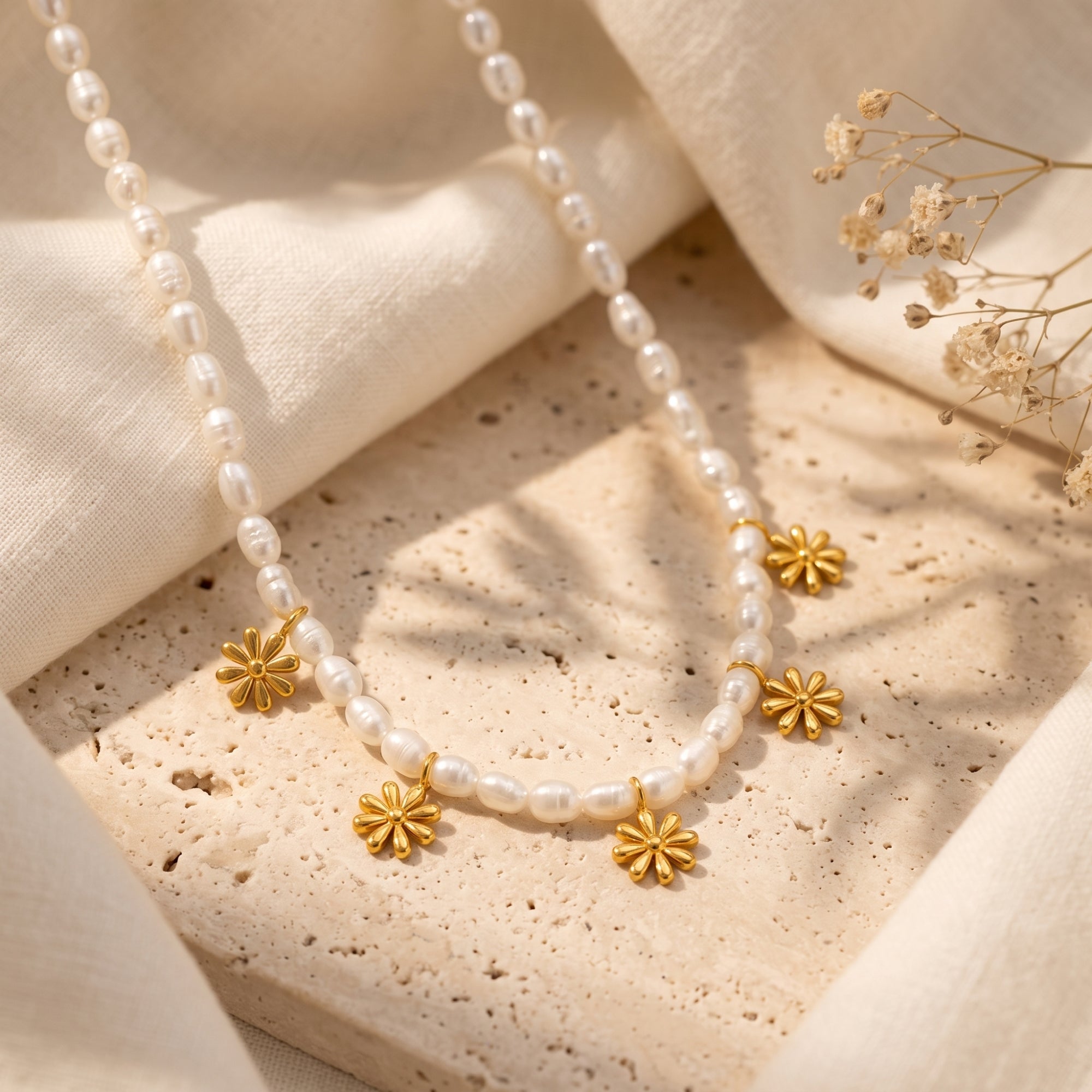 The Meadow Daisy Necklace