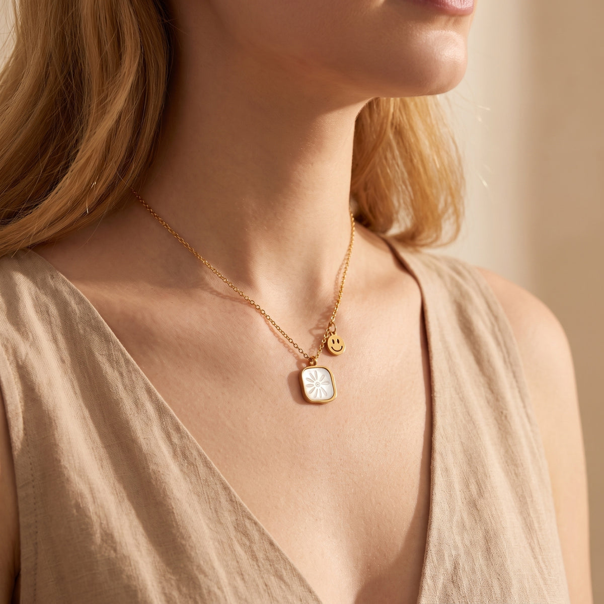 The Daisy Shell Pendant Necklace
