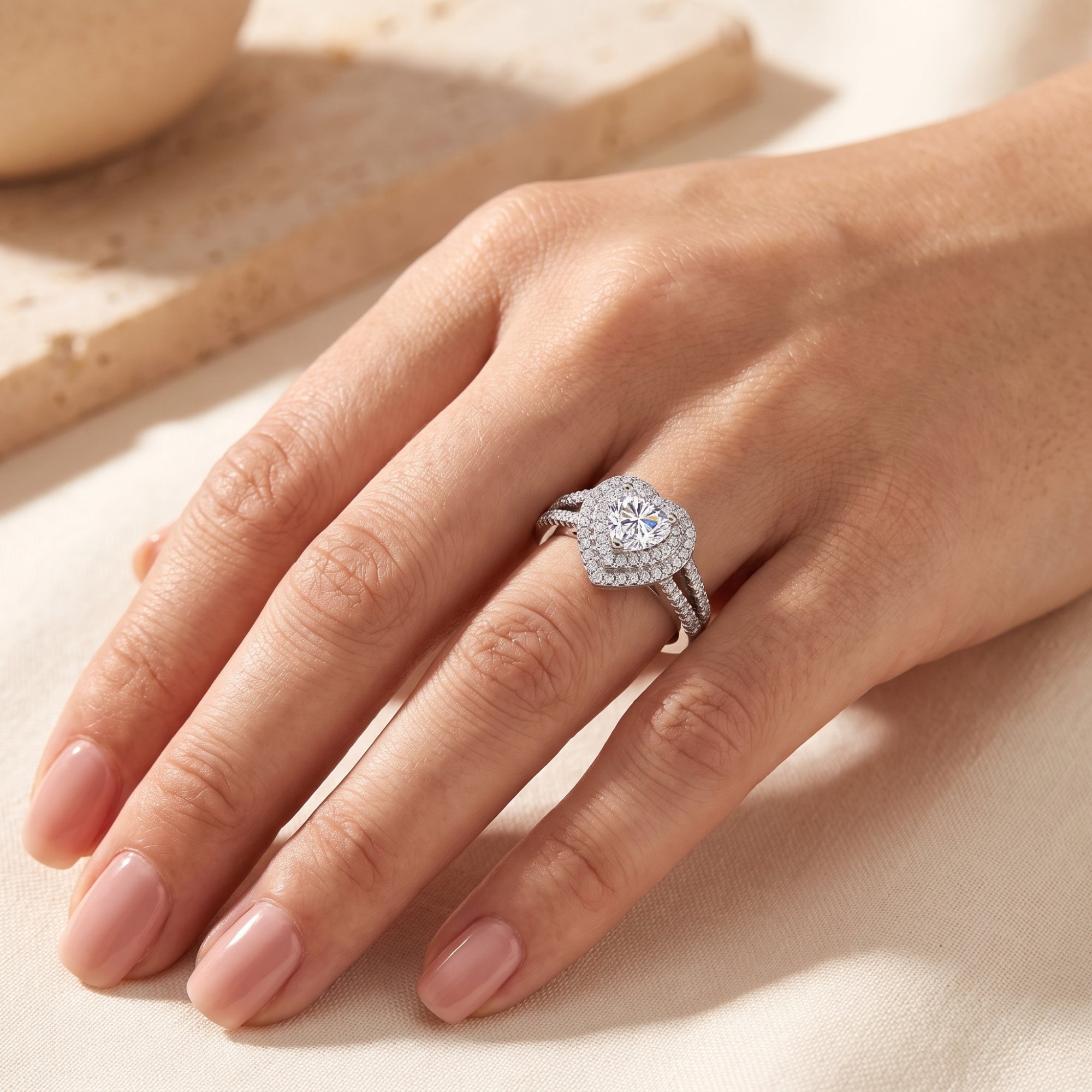 La bague cœur à double halo