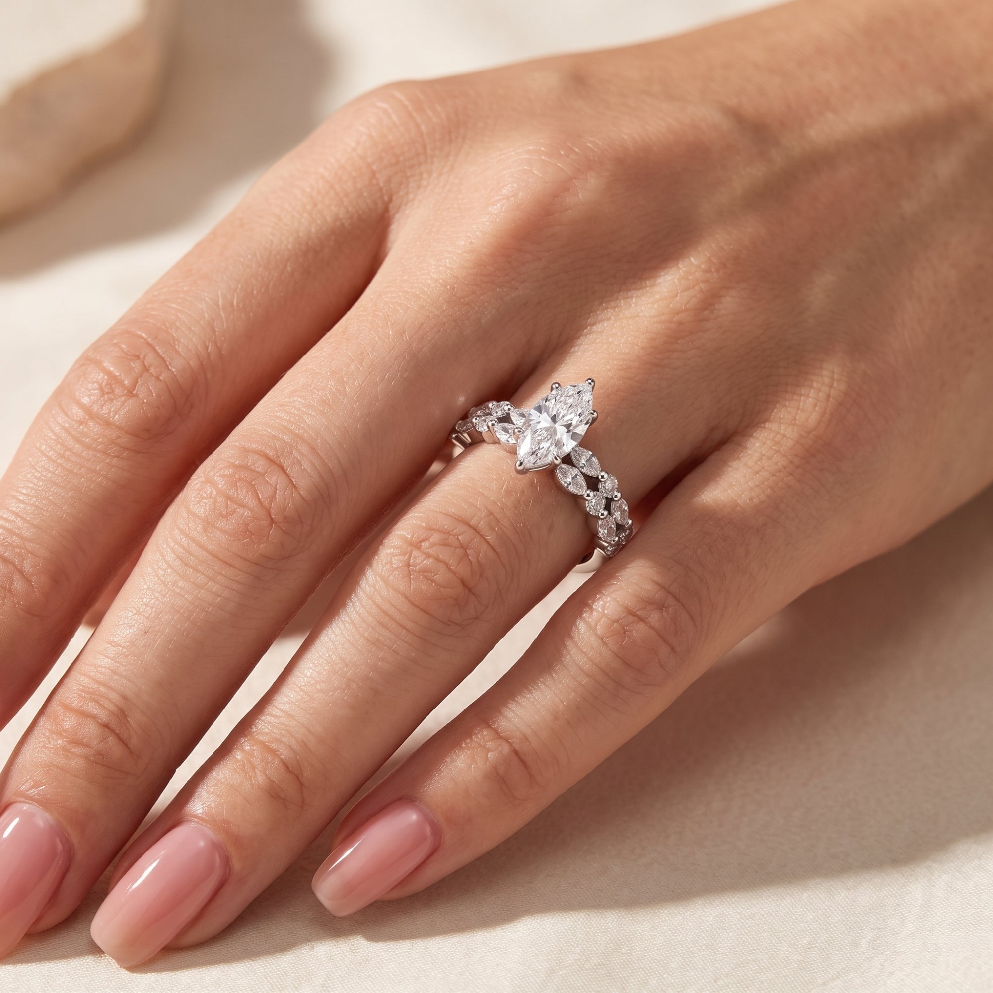 La bague emboîtée marquise
