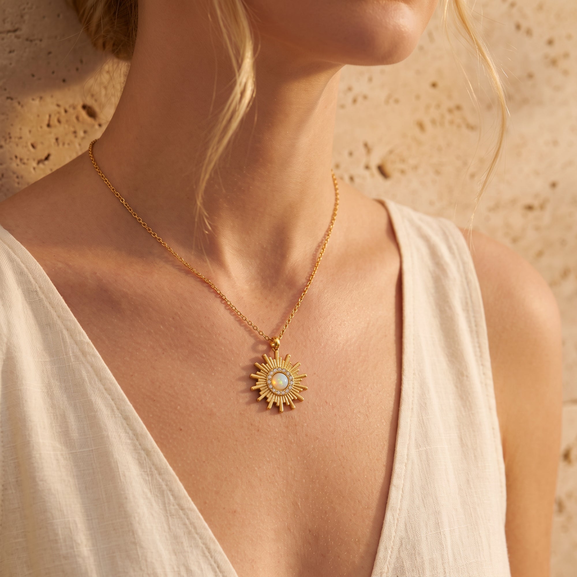 Le collier pendentif Helios en opale