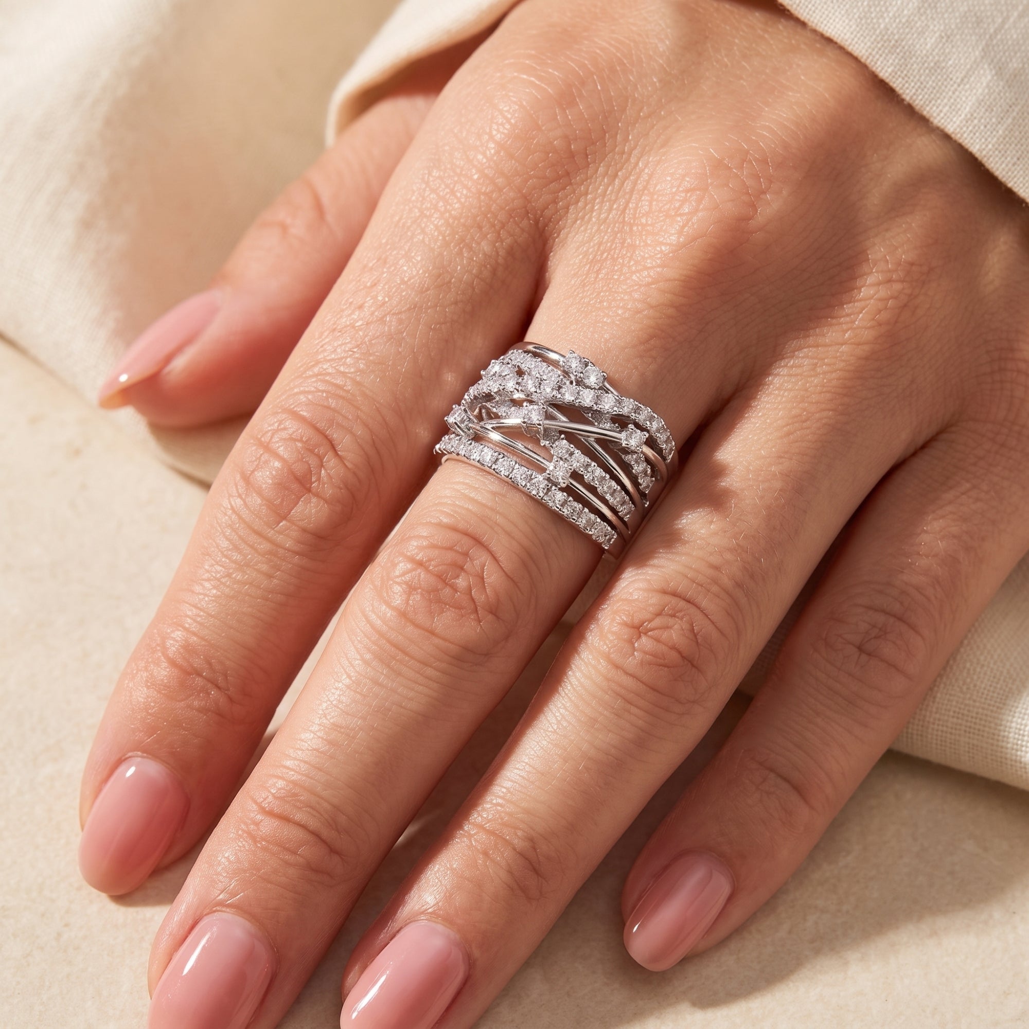 La bague Aria entrecroisée