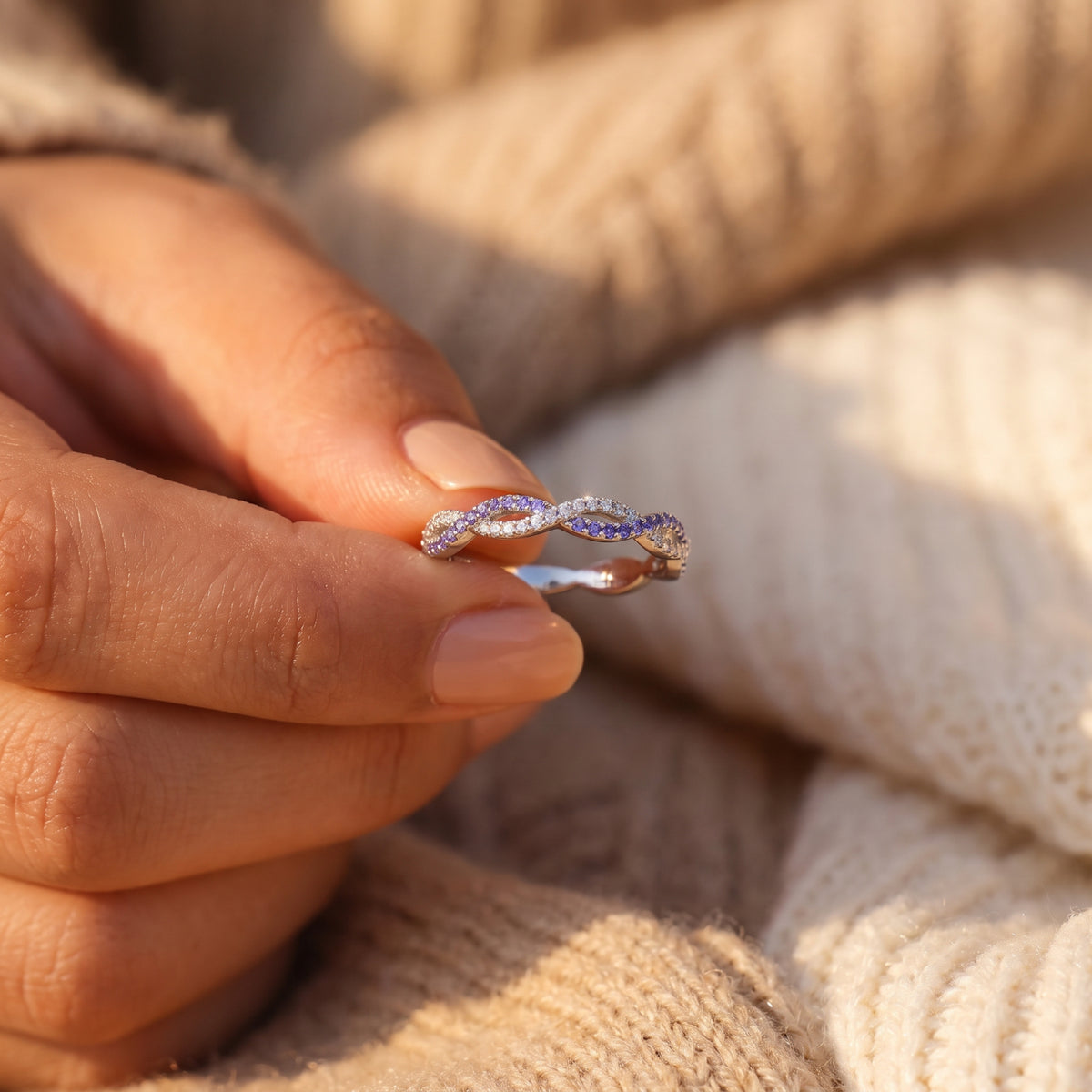 The Intertwined Wave Ring