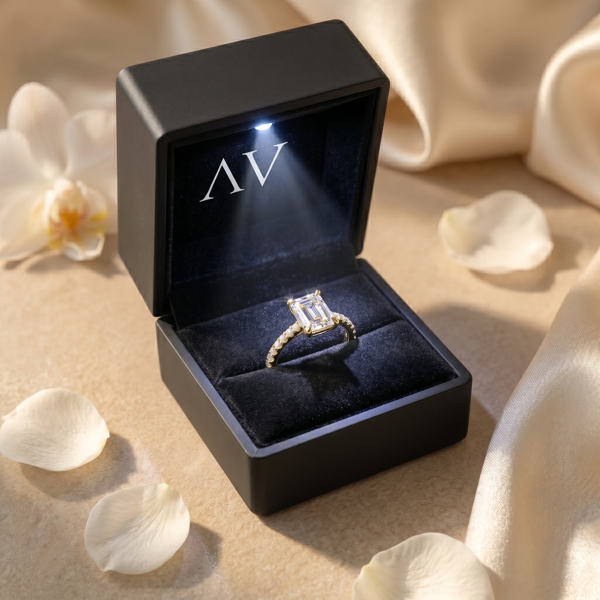 AI0009-EME-0.5CT-PAVE-SOLIT - Premium LED Gift Box Presentation