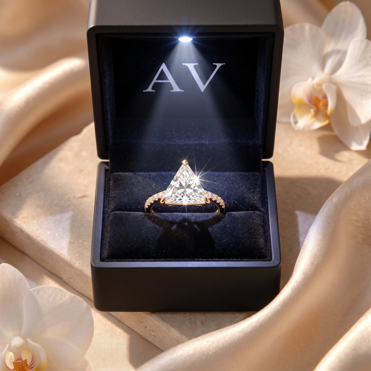 AI0009-TRG-1.5CT-PAVE-SOLIT - Premium LED Gift Box Presentation