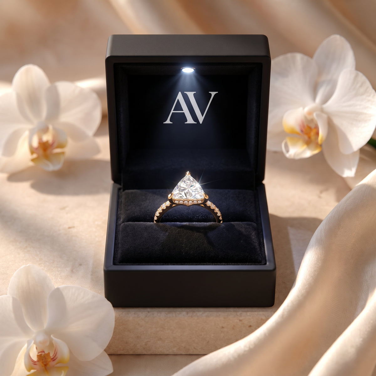 AI0009-TRG-1CT-PAVE-SOLIT - Premium LED Gift Box Presentation