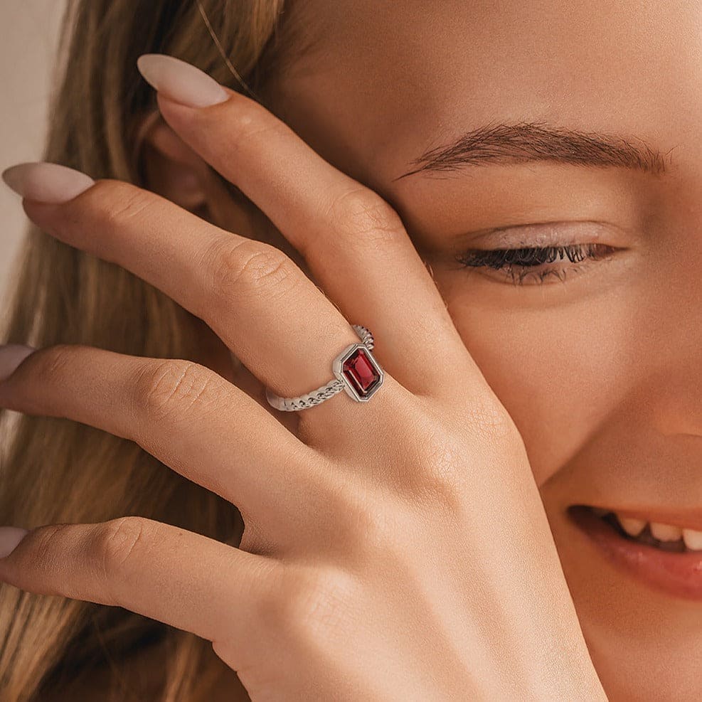 The Solitaire: Emerald-Cut Garnet Ring - S925 Sterling Silver