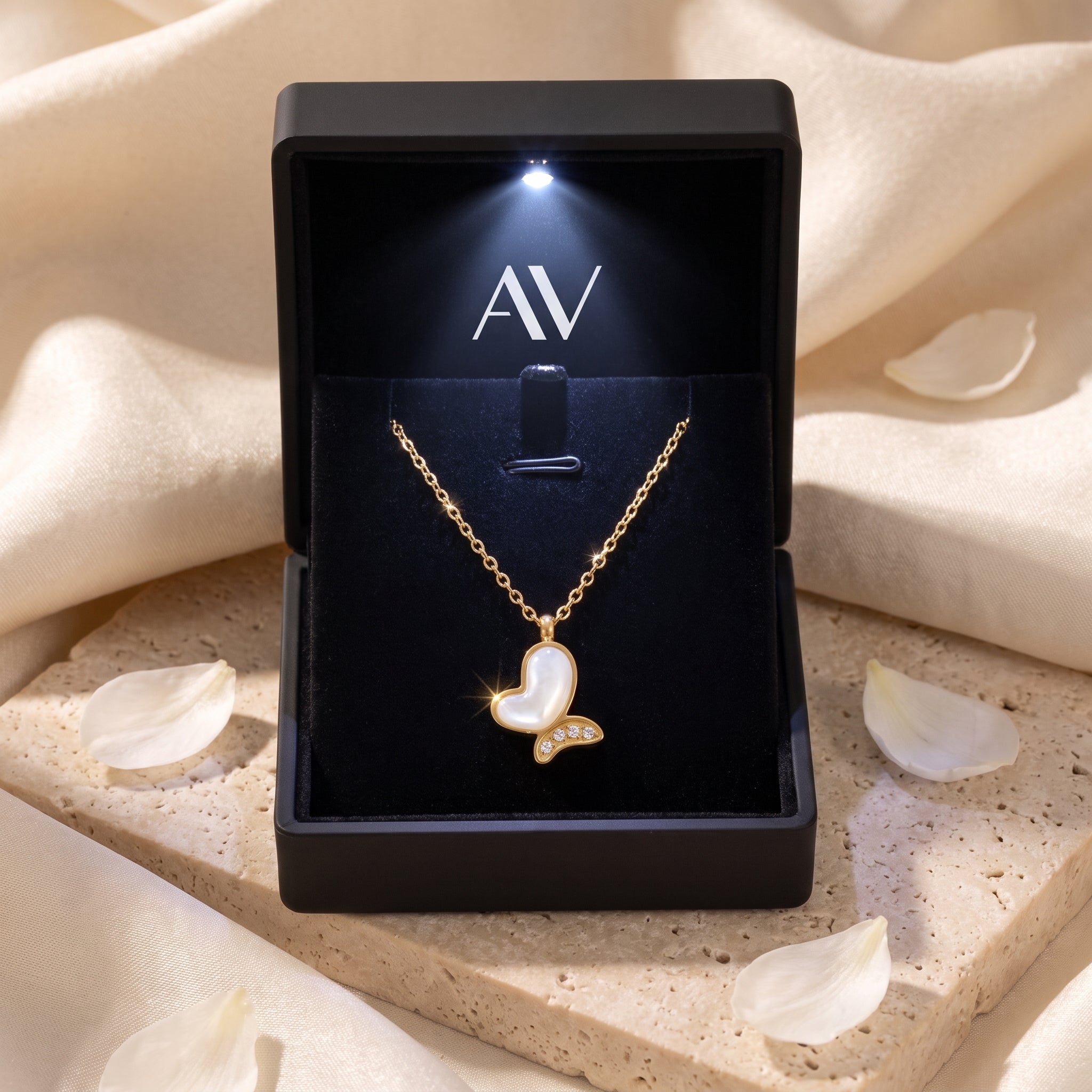 YLQ49006-NECKLACE - Premium LED Gift Box Presentation