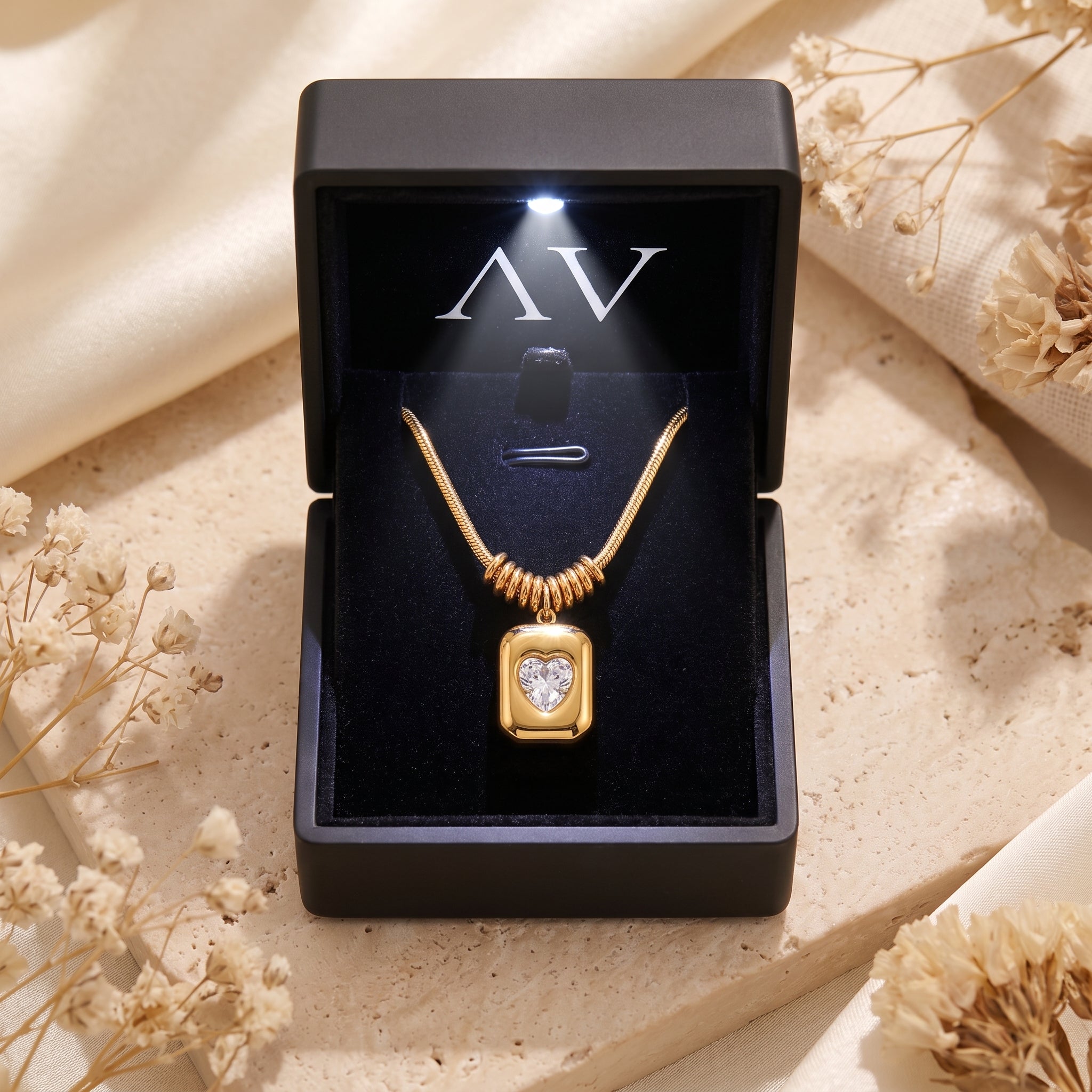 YLQ49016-NECKLACE - Premium LED Gift Box Presentation