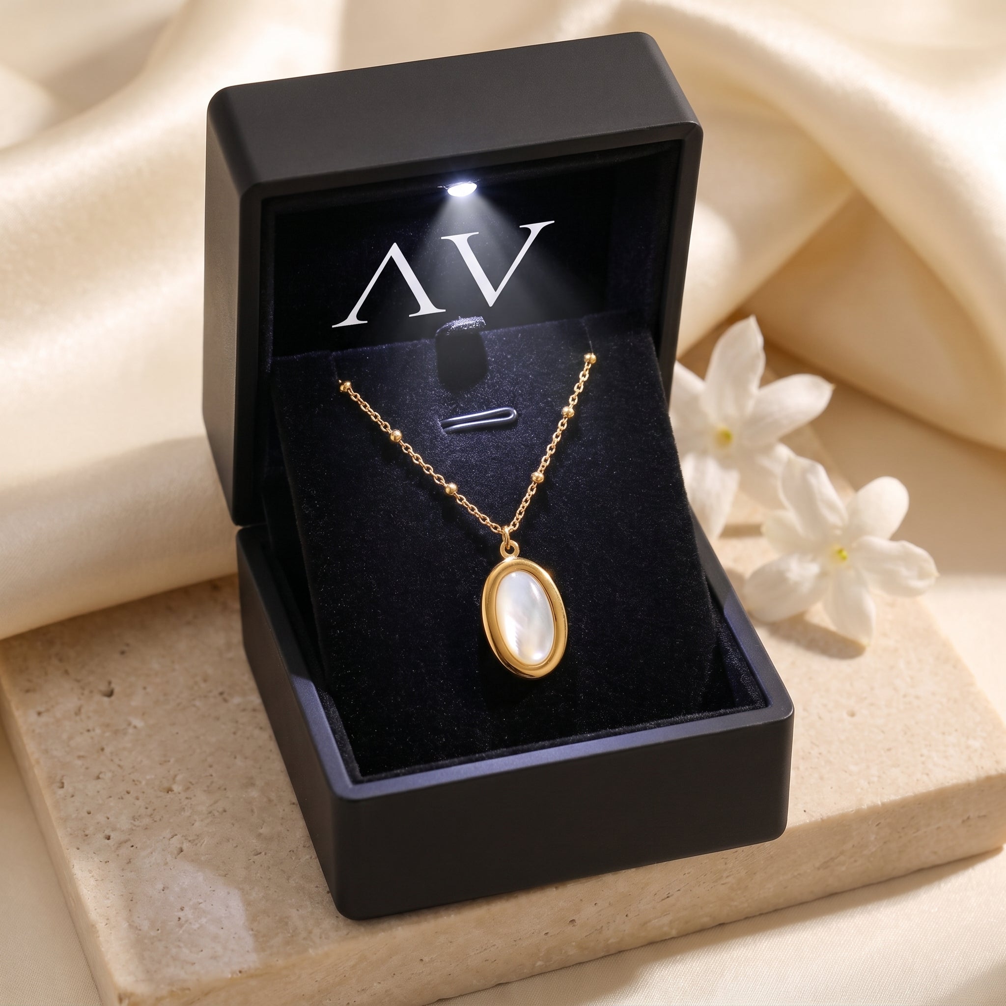 YLQ49017-NECKLACE - Premium LED Gift Box Presentation