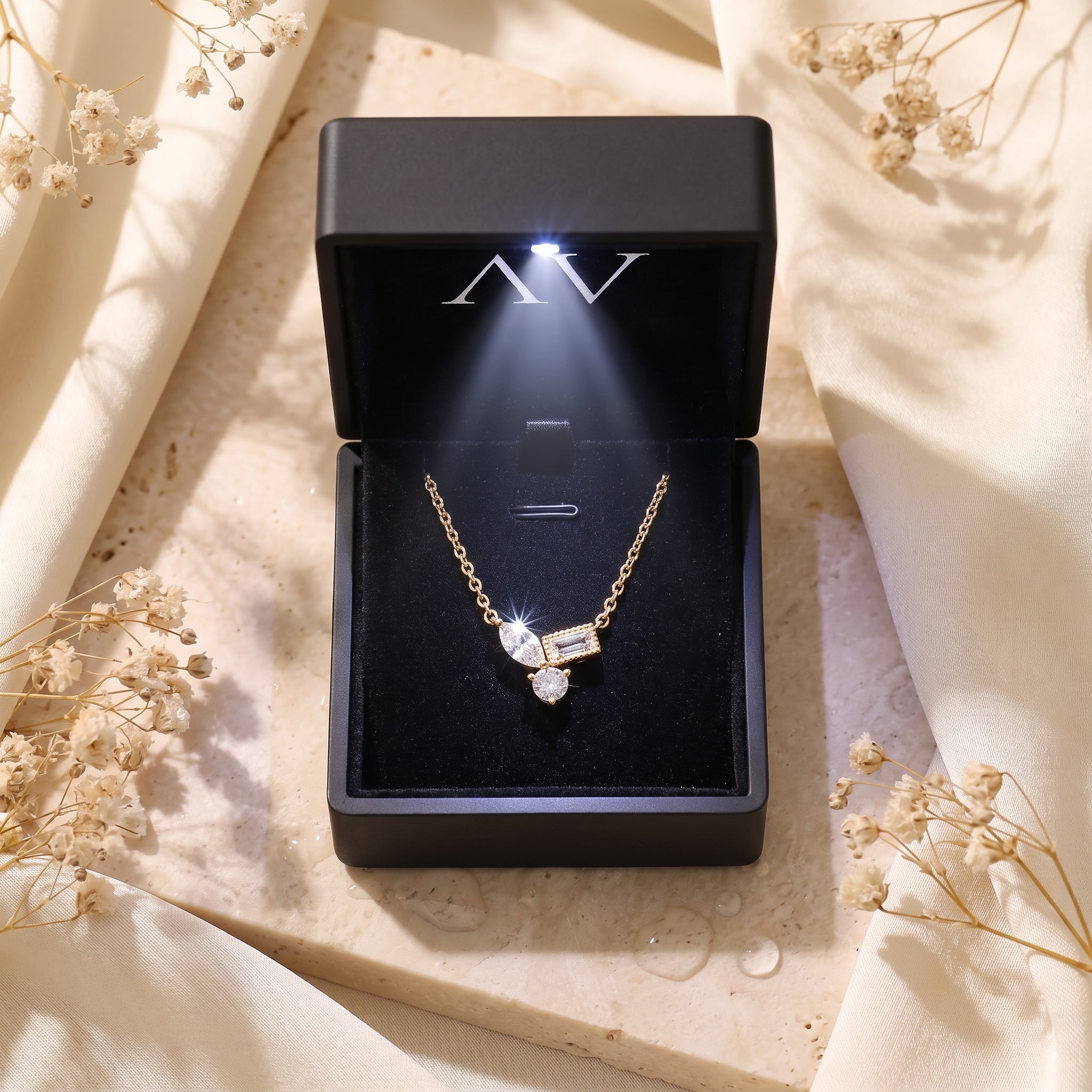 YLQ49035-NECKLACE - Premium LED Gift Box Presentation