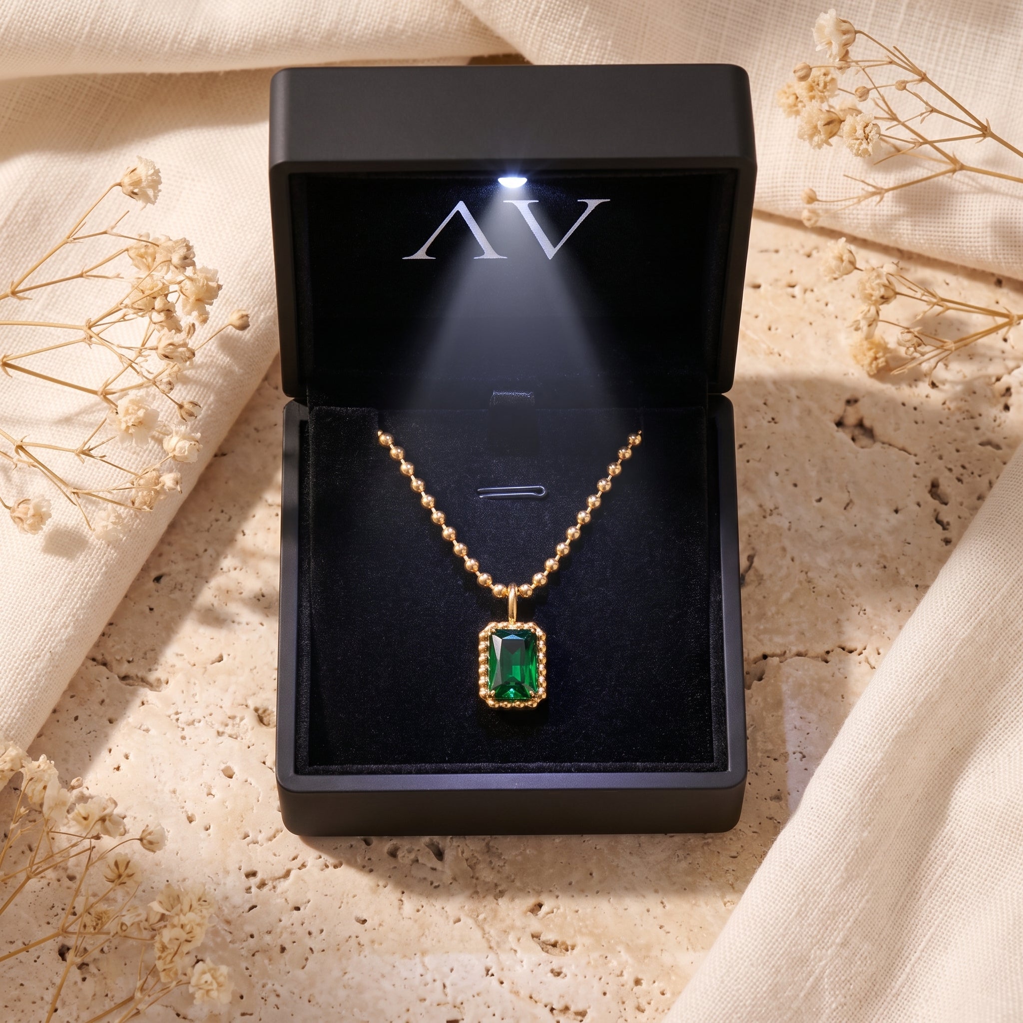 YLQ49150-NECKLACE - Premium LED Gift Box Presentation