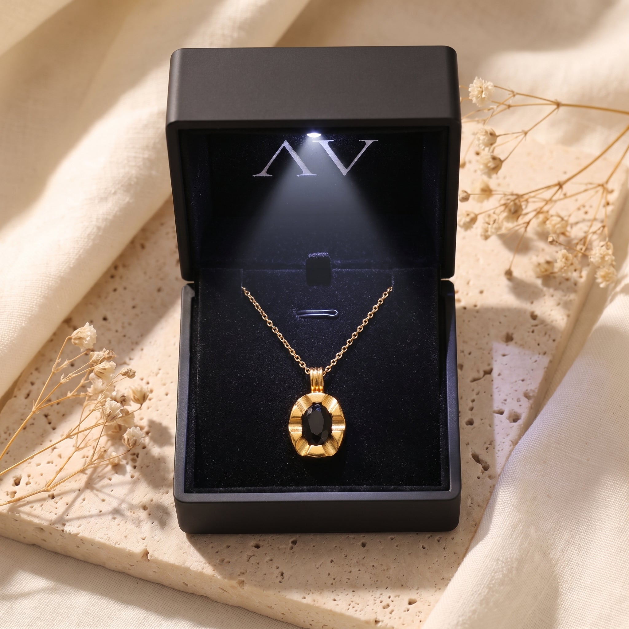 YLQ49163-NECKLACE - Premium LED Gift Box Presentation