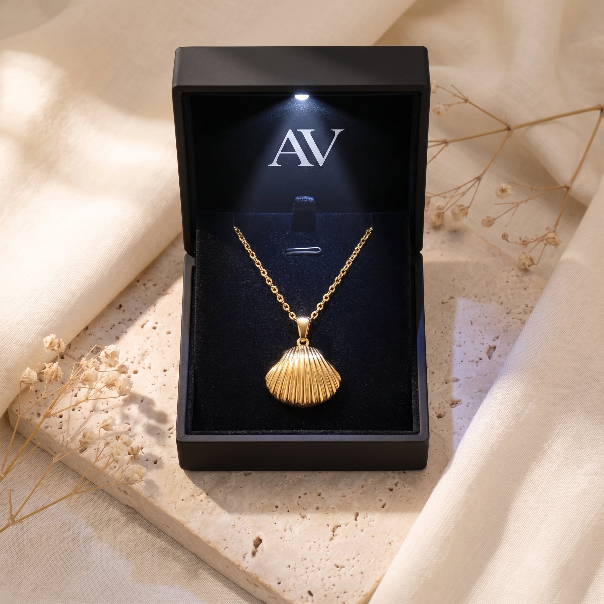 YLQ49191-NECKLACE - Premium LED Gift Box Presentation