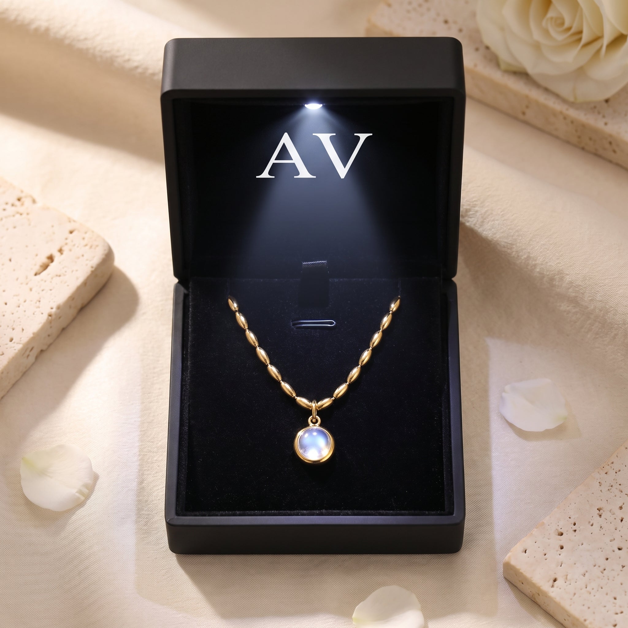 YLQ49387-NECKLACE - Premium LED Gift Box Presentation