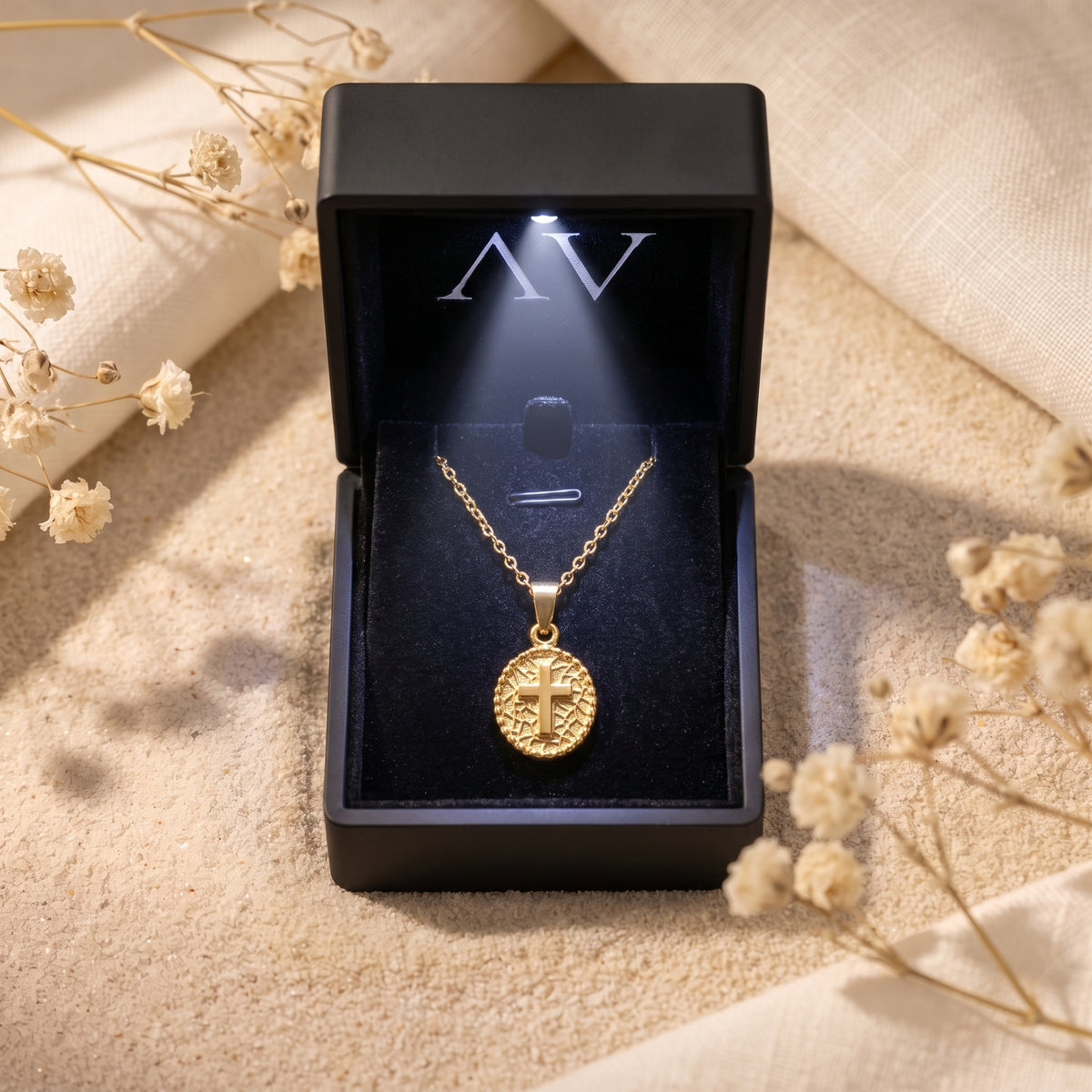 YLQ49647-cross necklace - Premium LED Gift Box Presentation