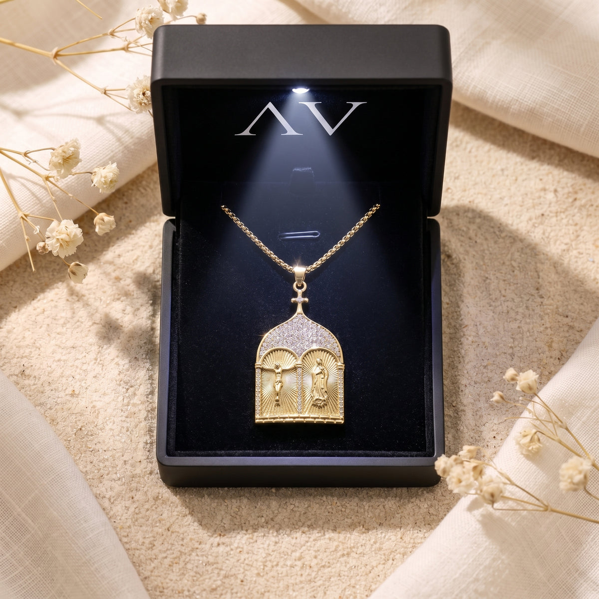 YLQ49699-cross necklace - Premium LED Gift Box Presentation