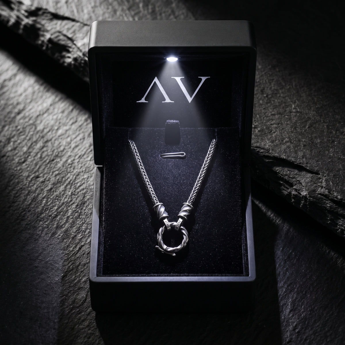 YLQ49925-Necklace - Premium LED Gift Box Presentation