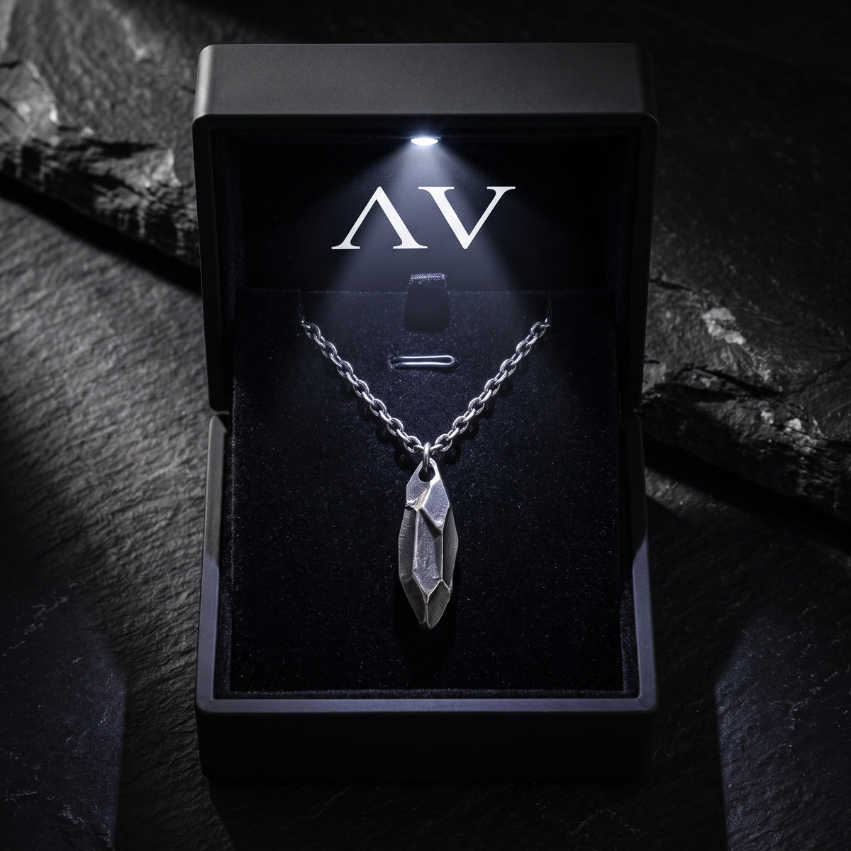 YLQ49931-Necklace - Premium LED Gift Box Presentation