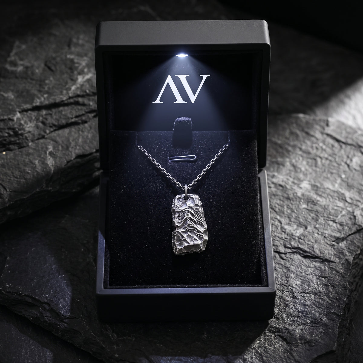 YLQ49935-Necklace - Premium LED Gift Box Presentation