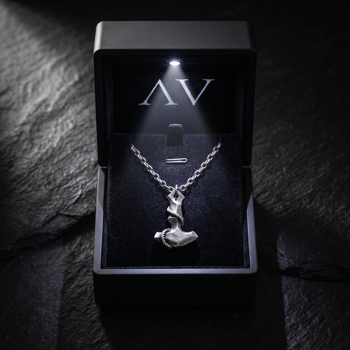 YLQ49938-Necklace - Premium LED Gift Box Presentation