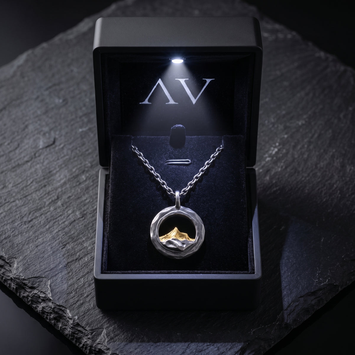 YLQ49962-Necklace - Premium LED Gift Box Presentation