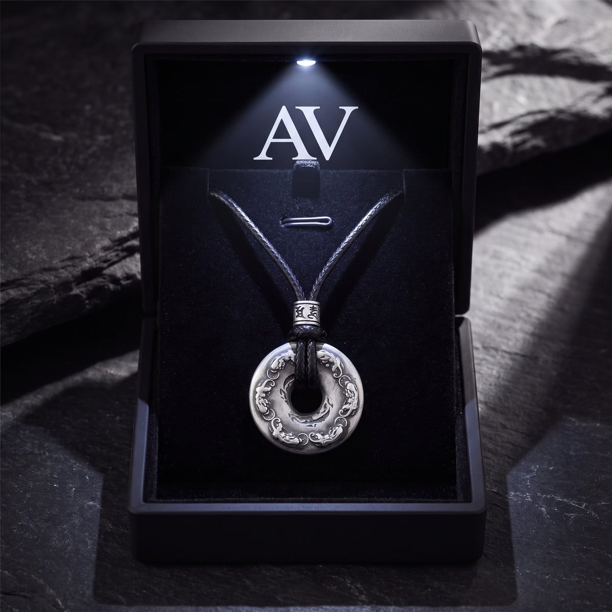 YLQ49964-Necklace - Premium LED Gift Box Presentation