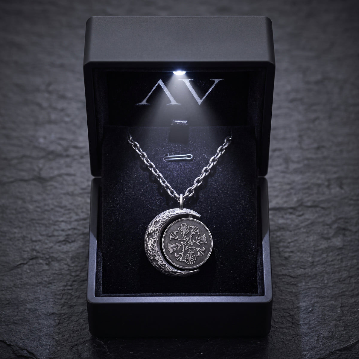 YLQ49965-Necklace - Premium LED Gift Box Presentation