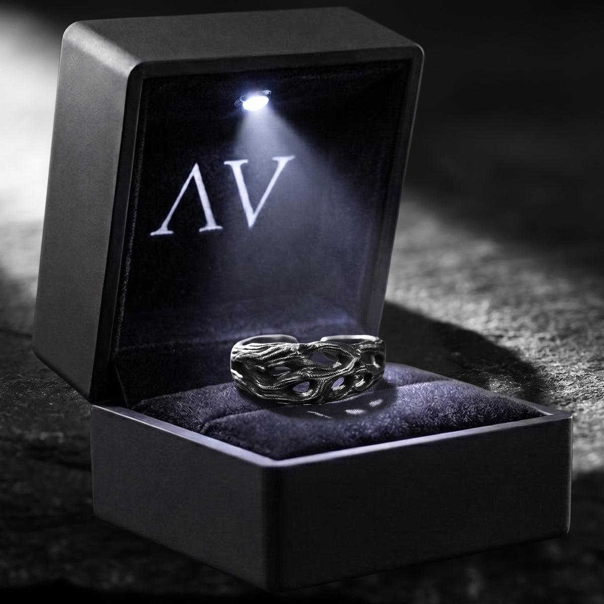 YLQ49982-rings - Premium LED Gift Box Presentation