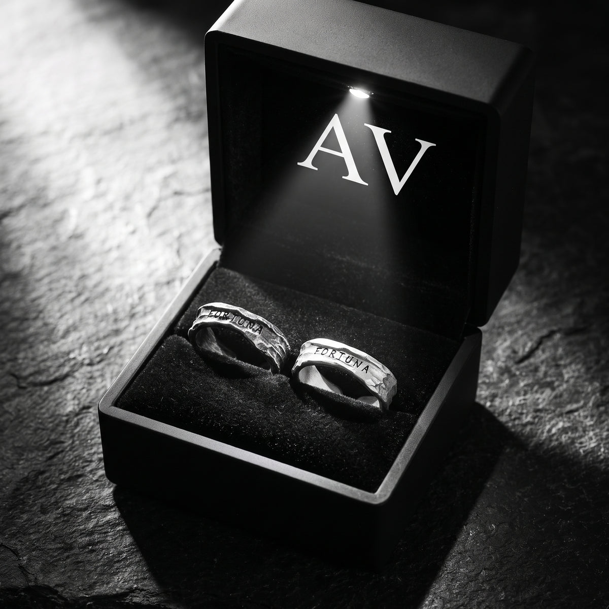 YLQ49983-rings - Premium LED Gift Box Presentation