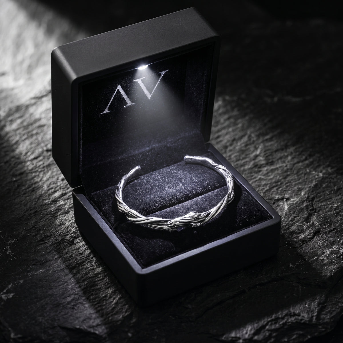 YLQ50080-bracelet - Premium LED Gift Box Presentation