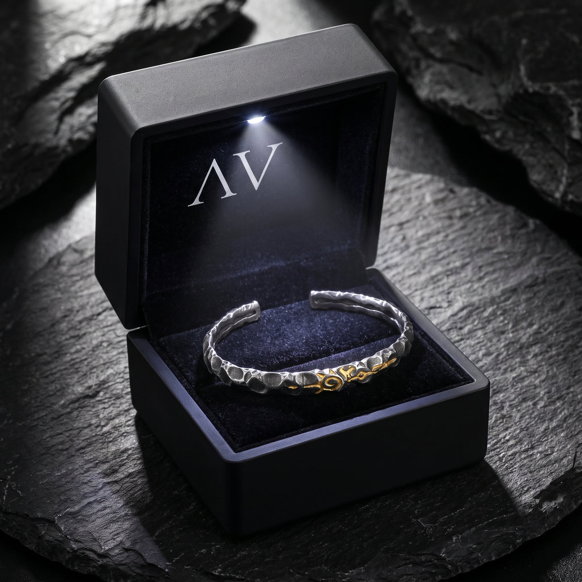 YLQ50083-bracelet - Premium LED Gift Box Presentation