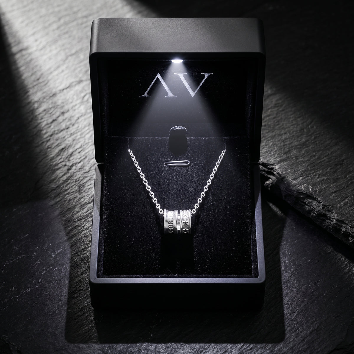 YLQ50094-Necklace - Premium LED Gift Box Presentation