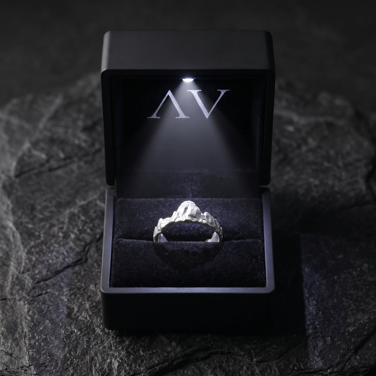 YLQ50154-rings - Premium LED Gift Box Presentation