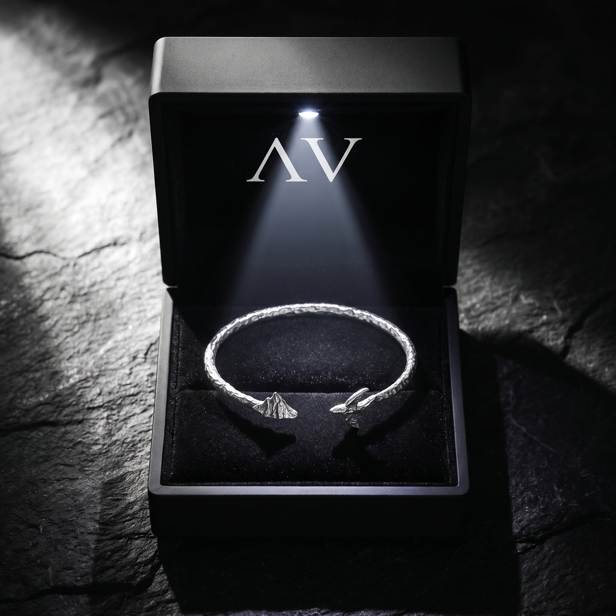 YLQ50233-bracelet - Premium LED Gift Box Presentation