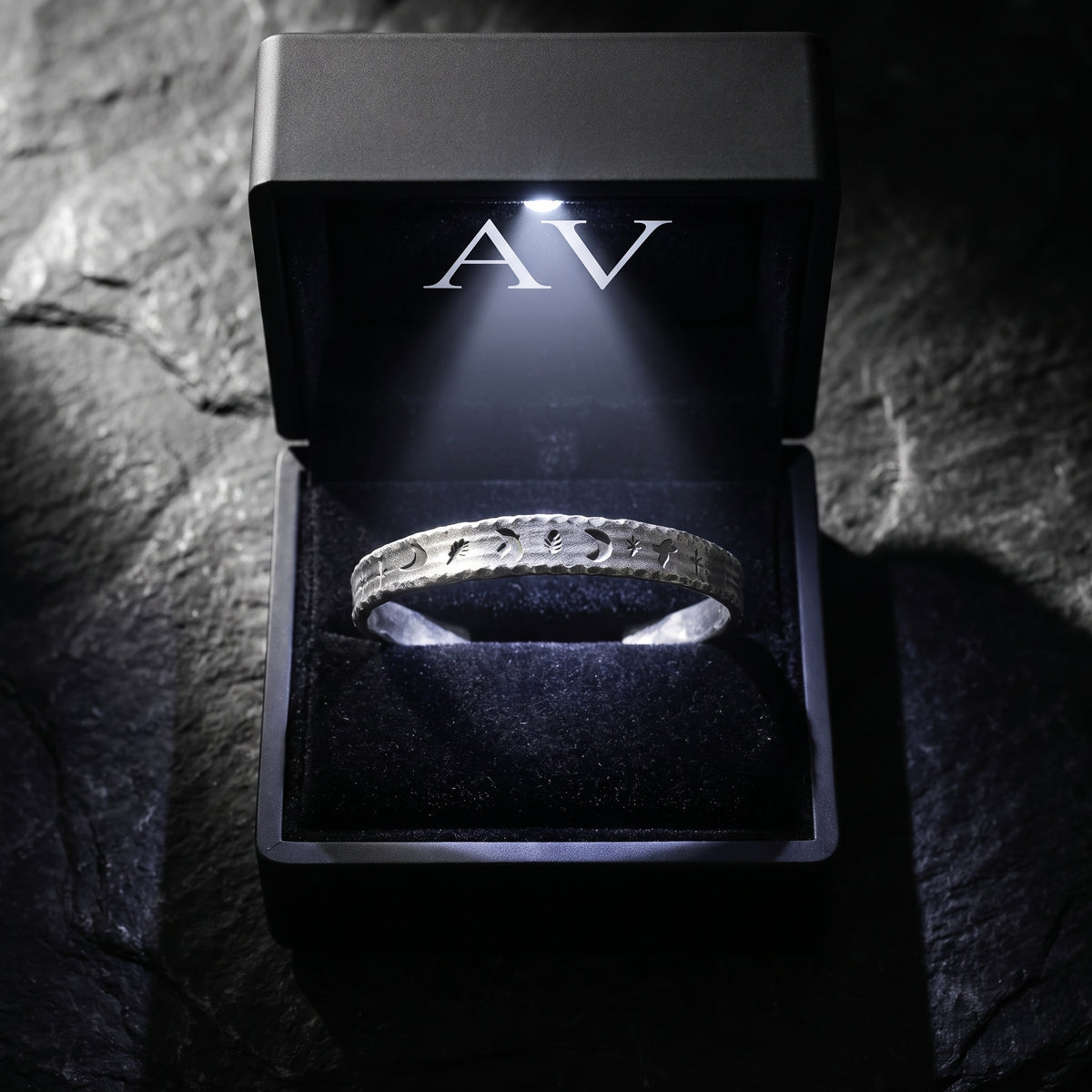 YLQ50234-bracelet - Premium LED Gift Box Presentation