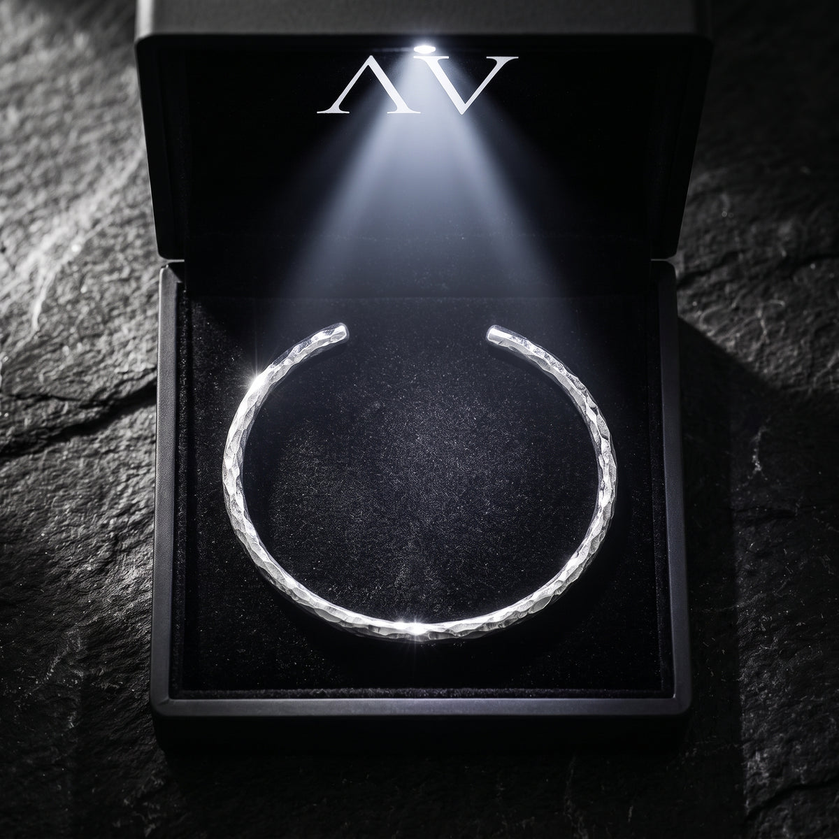 YLQ50235-bracelet - Premium LED Gift Box Presentation
