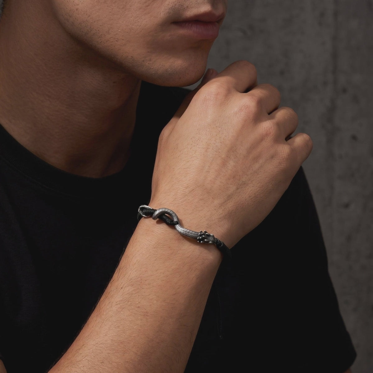 YLQ50060-bracelet lifestyle video