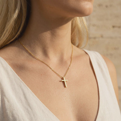 YLQ49540-cross necklace lifestyle video