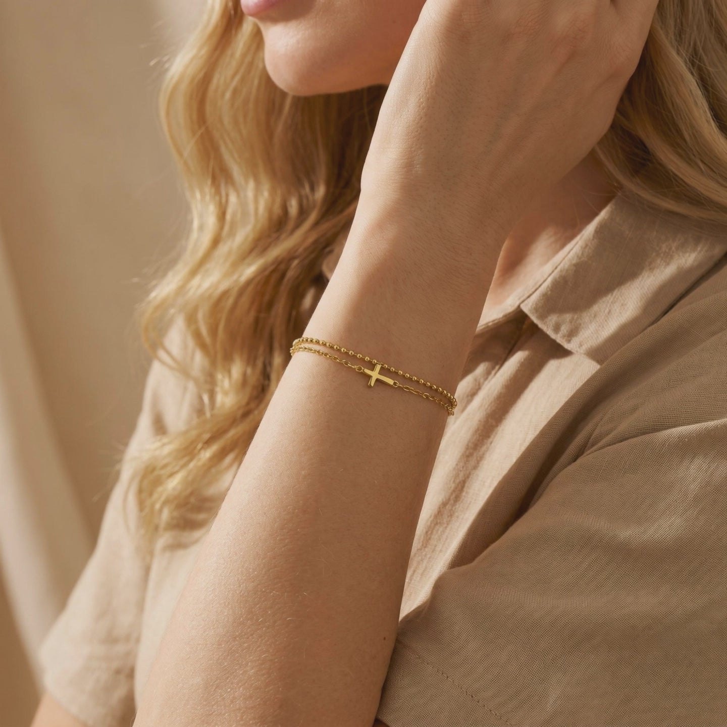 YLQ49792-bracelet lifestyle video