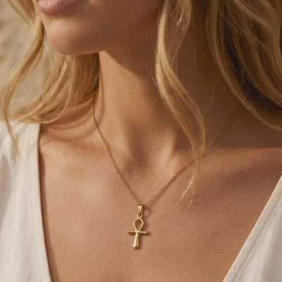 YLQ49578-cross necklace lifestyle video